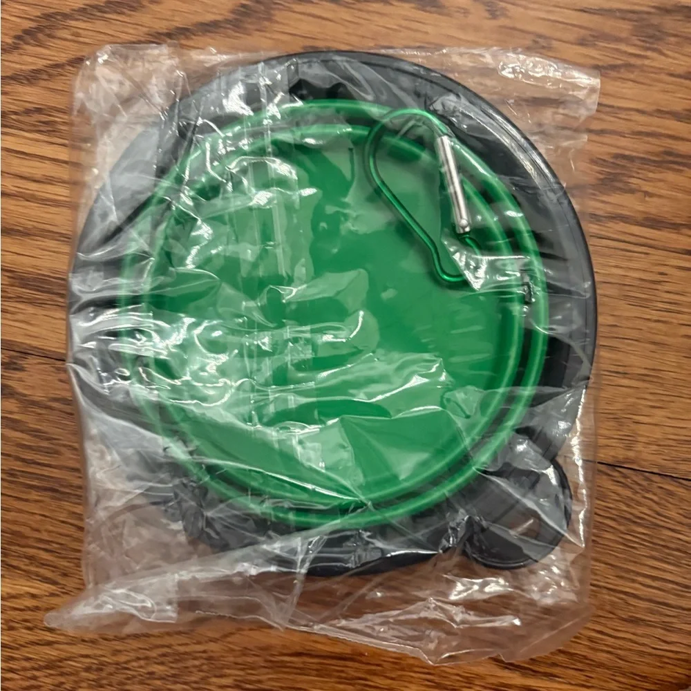 Green Collapsible Silicone dog Bowl -brand new